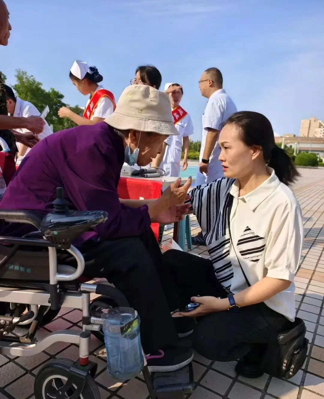 图为开展基本型辅助器具适配服务